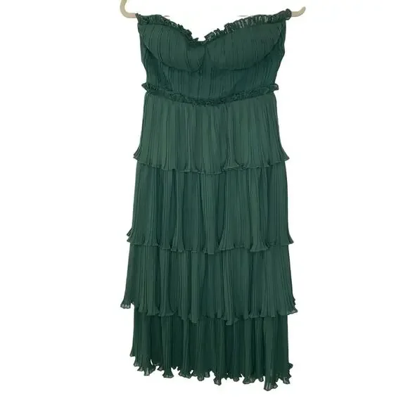 green emerald velvet dress Alex Evenings Women's Slimming Long  Sleeve Side-Ruched Dress-Elegant  Compression Fabrication for a Flattering Fit, Emerald Tucked Waist, 4 at  Amazon Women's Clothing store